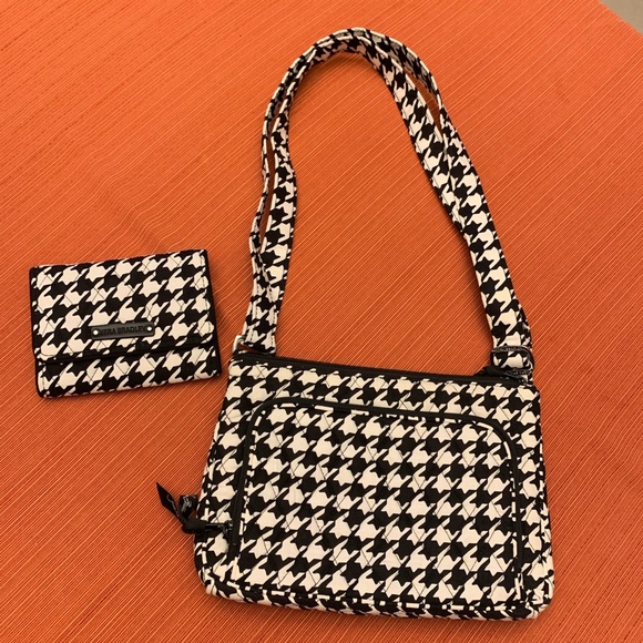 Vera Bradley Handbags - 🇺🇸Vera Bradley Hound Tooth Cross Body